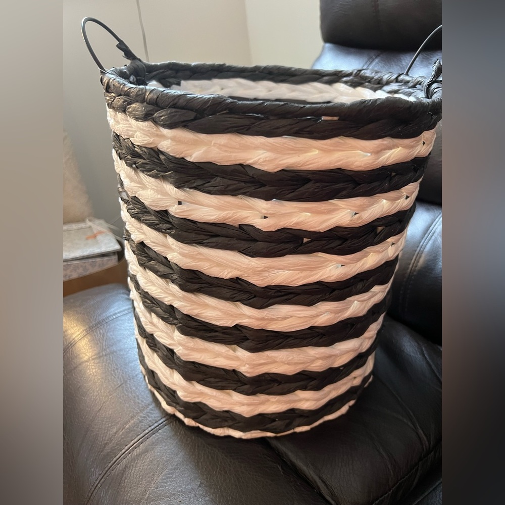 Large Black & White organizing basket/Desert Calm Grand Panier de Rangement